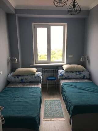 Хостелы Hostel - Guest House Meyman Алматы Бюджетный двухместный номер с 2 отдельными кроватями-3